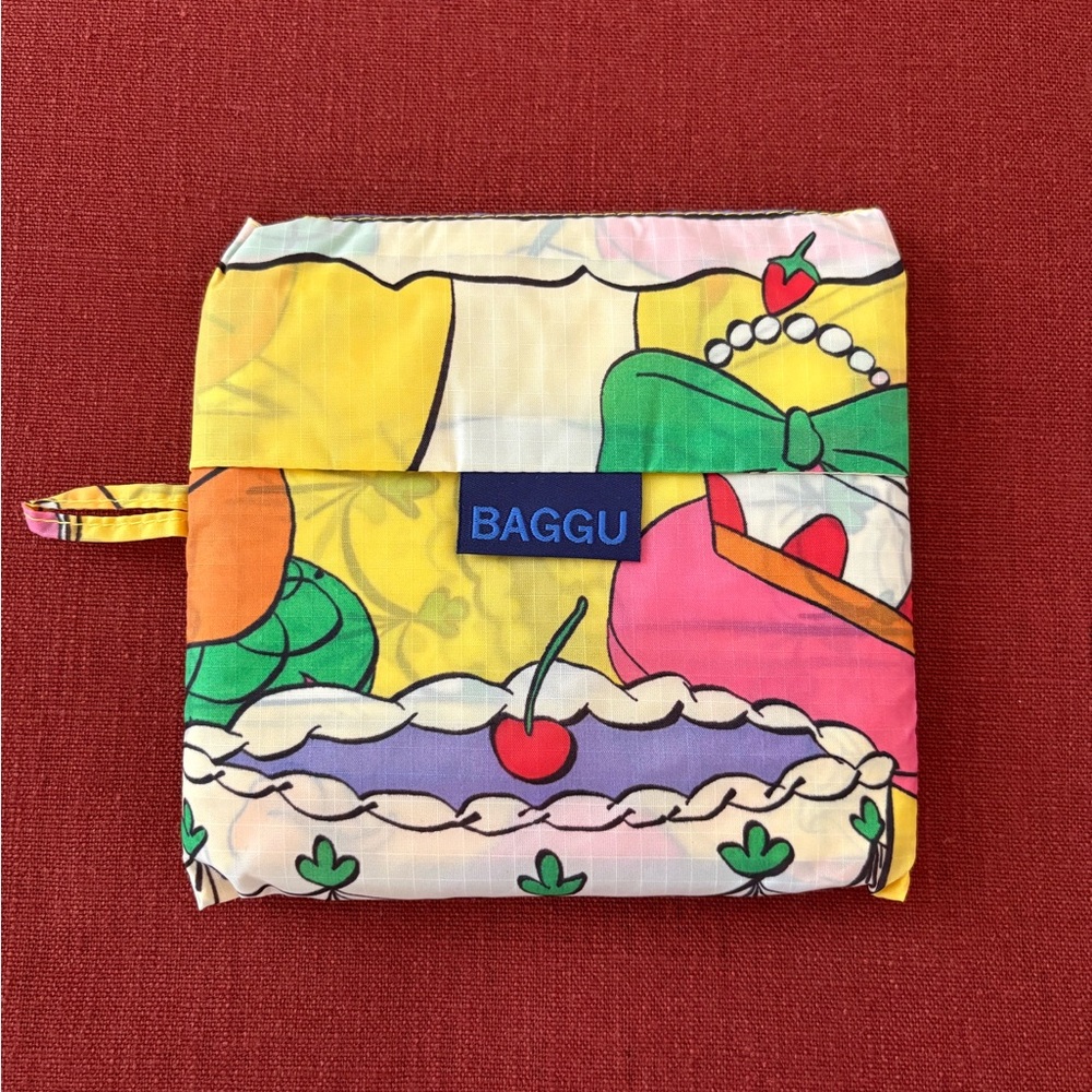 BAGGU “Big Baggu” in Patisserie print